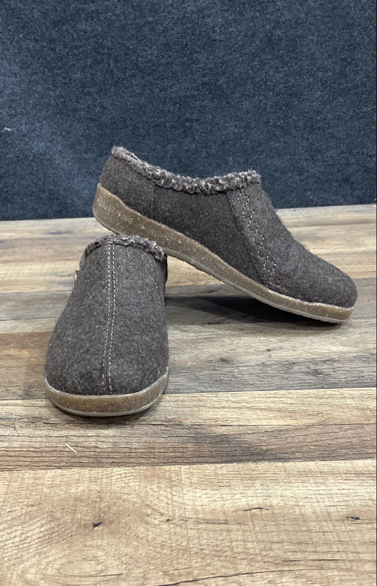 Earth Origins Janae Earth Grey Faux Fur Lined Loafers Women's Size 6M