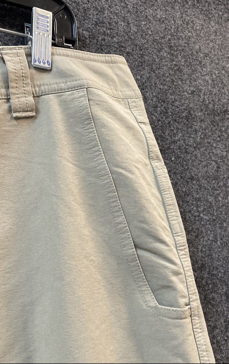 Columbia Men's Tan Omni-Shade Sun Protection Hiking Cargo Shorts Sz 36