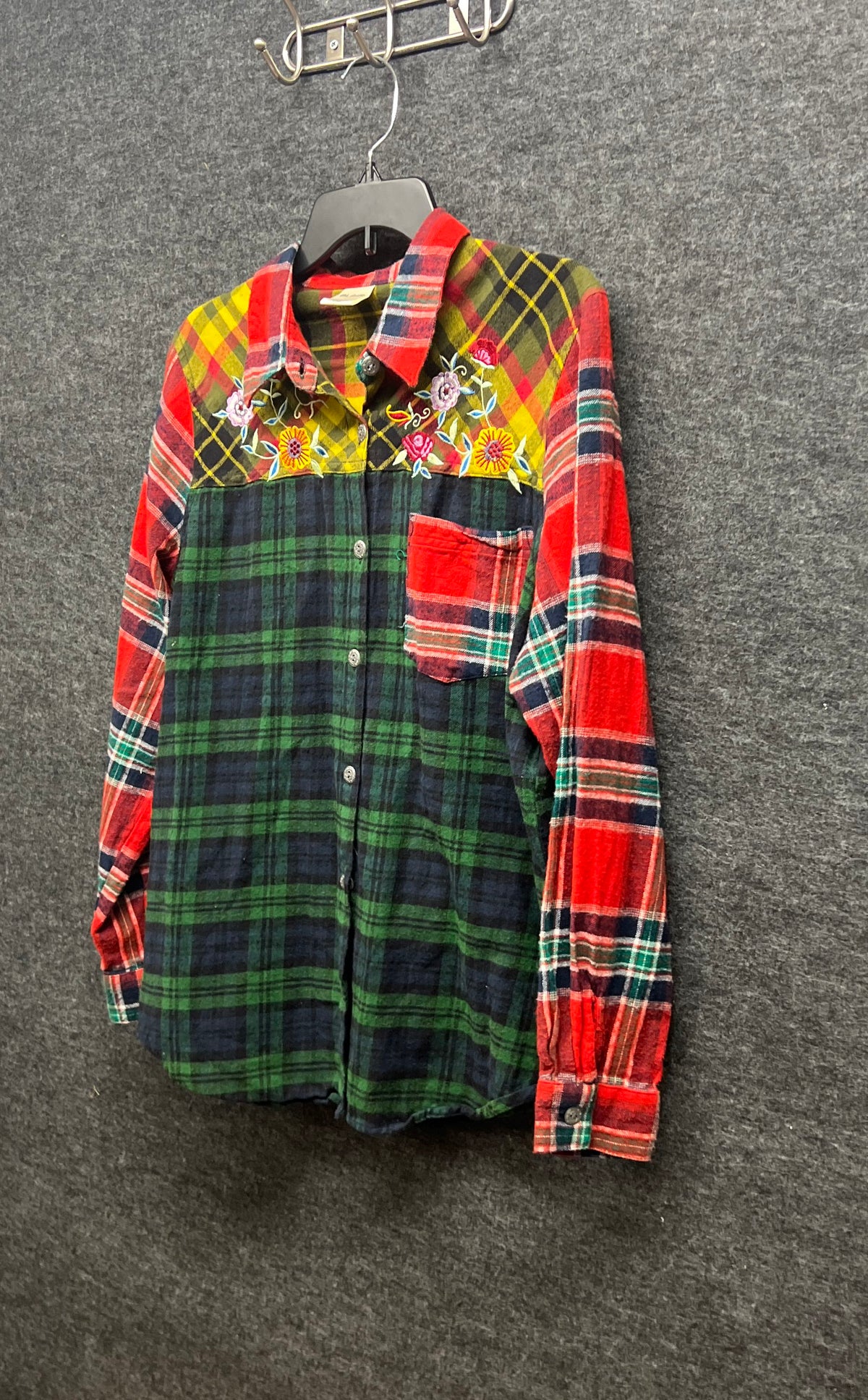 Blair Women's Patchwork Plaid Floral Embroidered Flannel Button Down Shirt Sz L