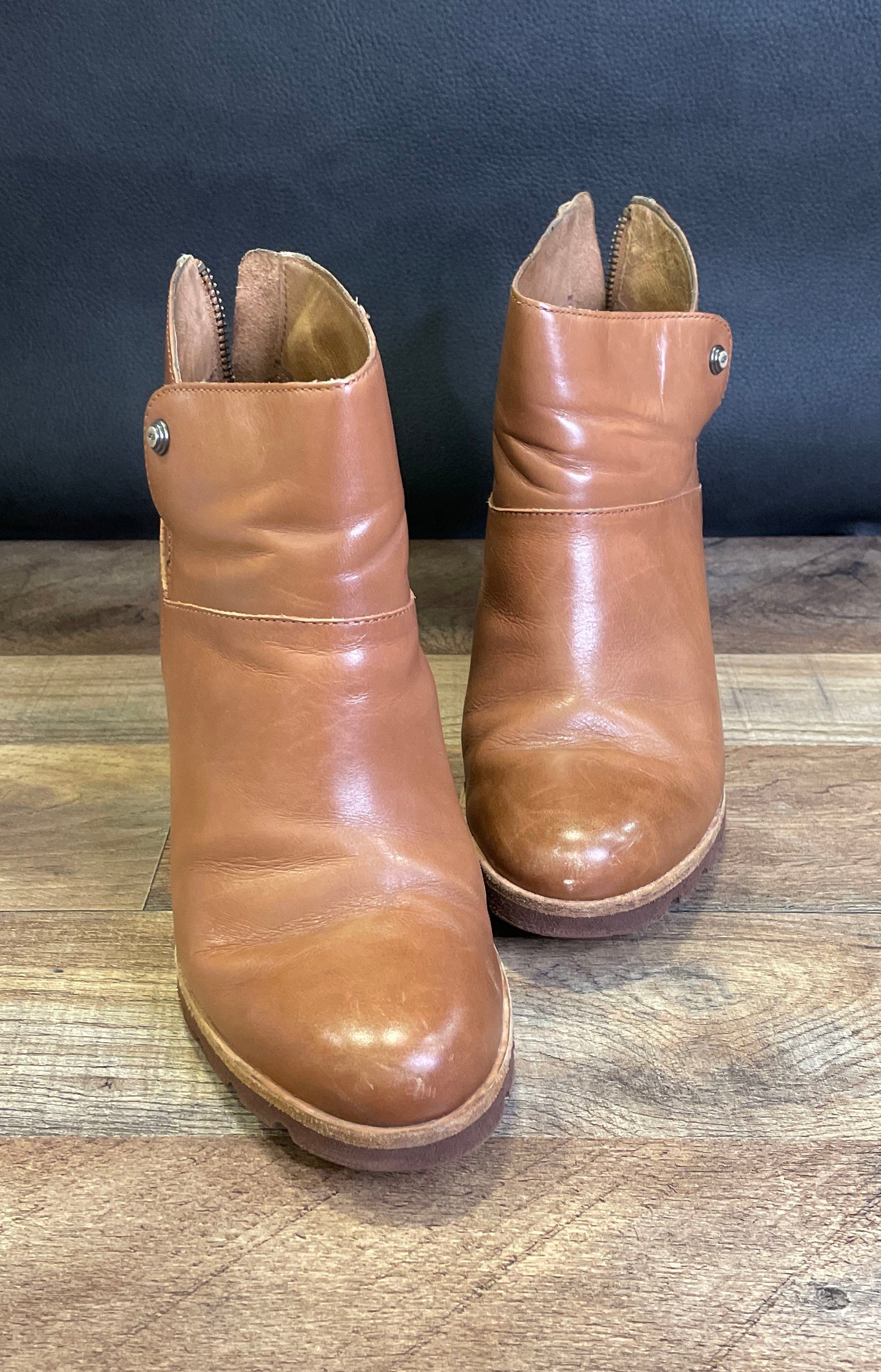 UGG Yarin Chestnut Leather Wedge Ankle Boots Women's Size 8