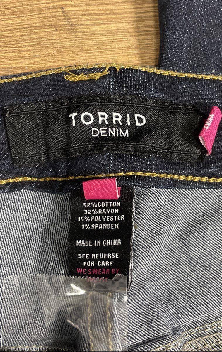 Torrid Women's Dark Wash Skinny Jeans Ankle Zipper Faded Whiskered Size 16