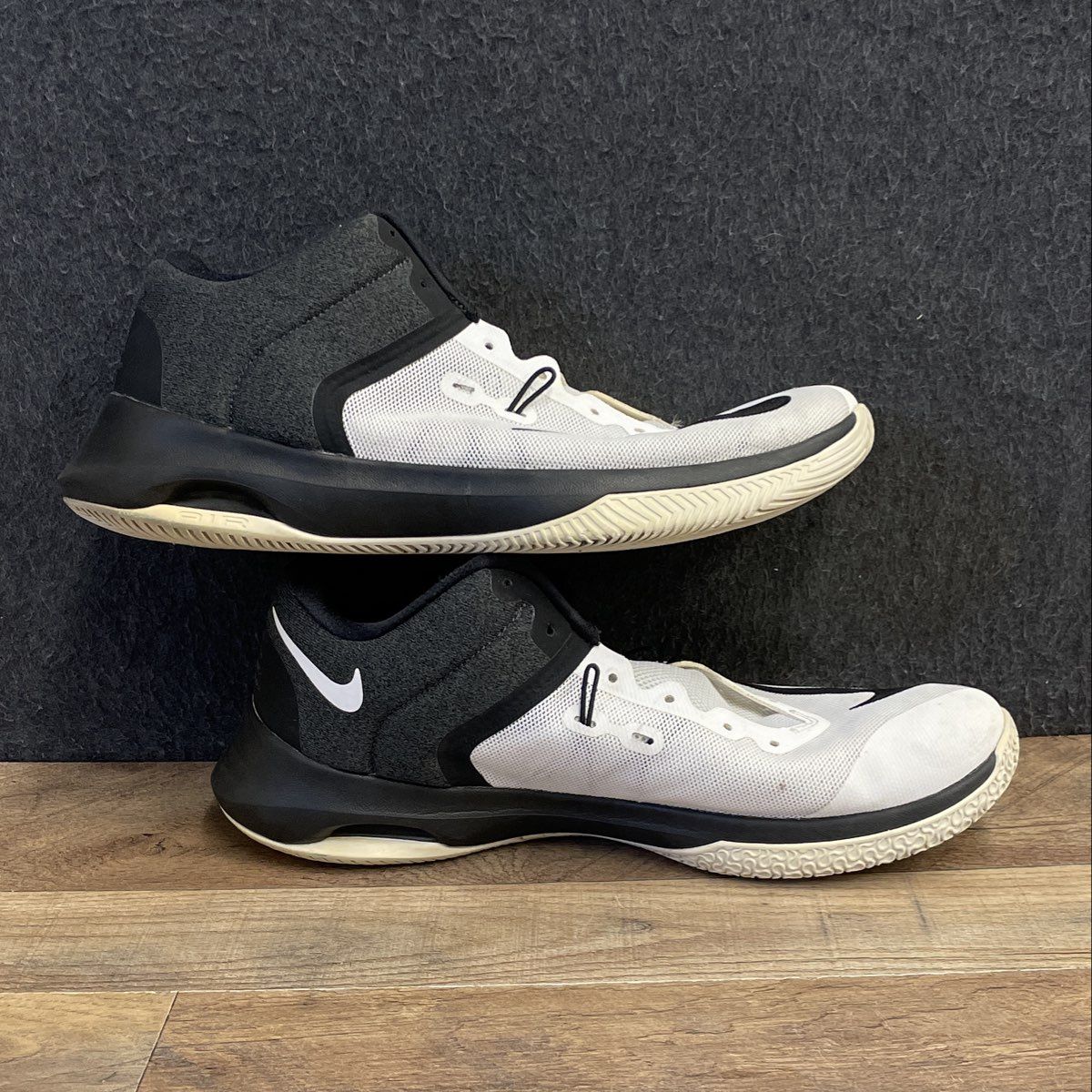 Nike Air Versitile II White Black Anthracite Basketball Shoes Size 11.5