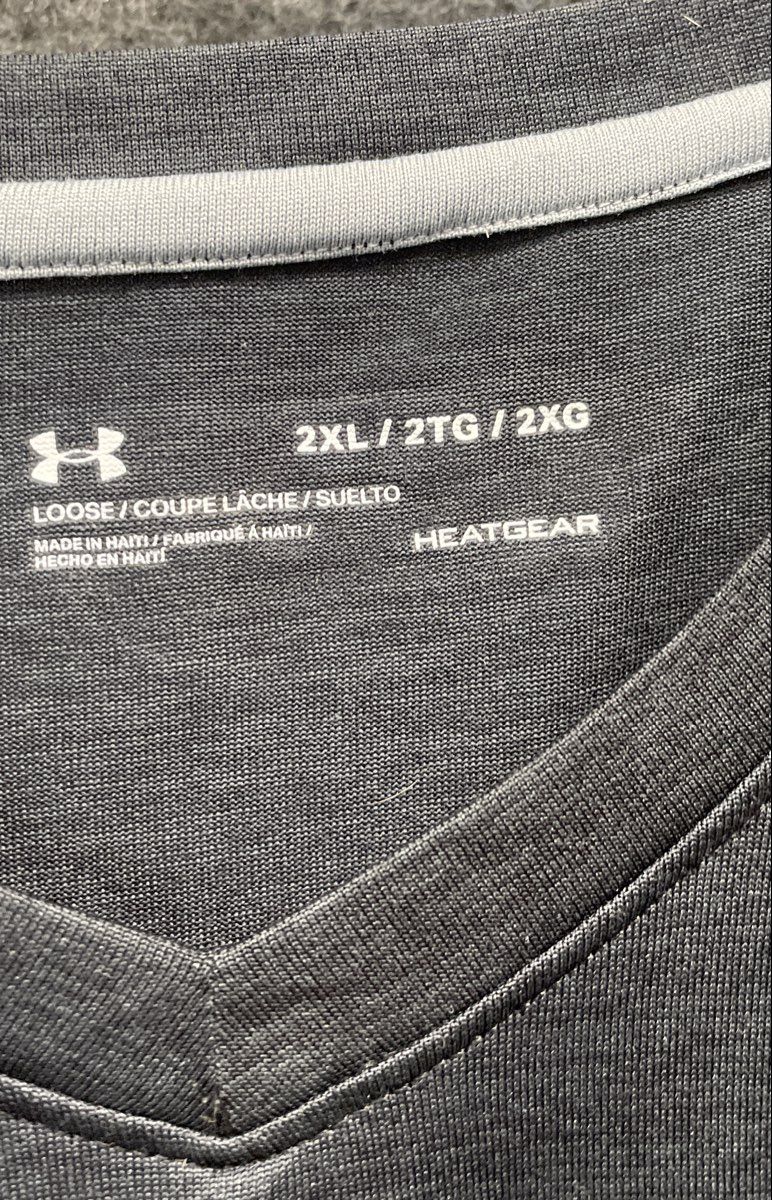 Under Armour Men's Black HeatGear V-Neck Loose Fit Short Sleeve T-Shirt Sz 2XL