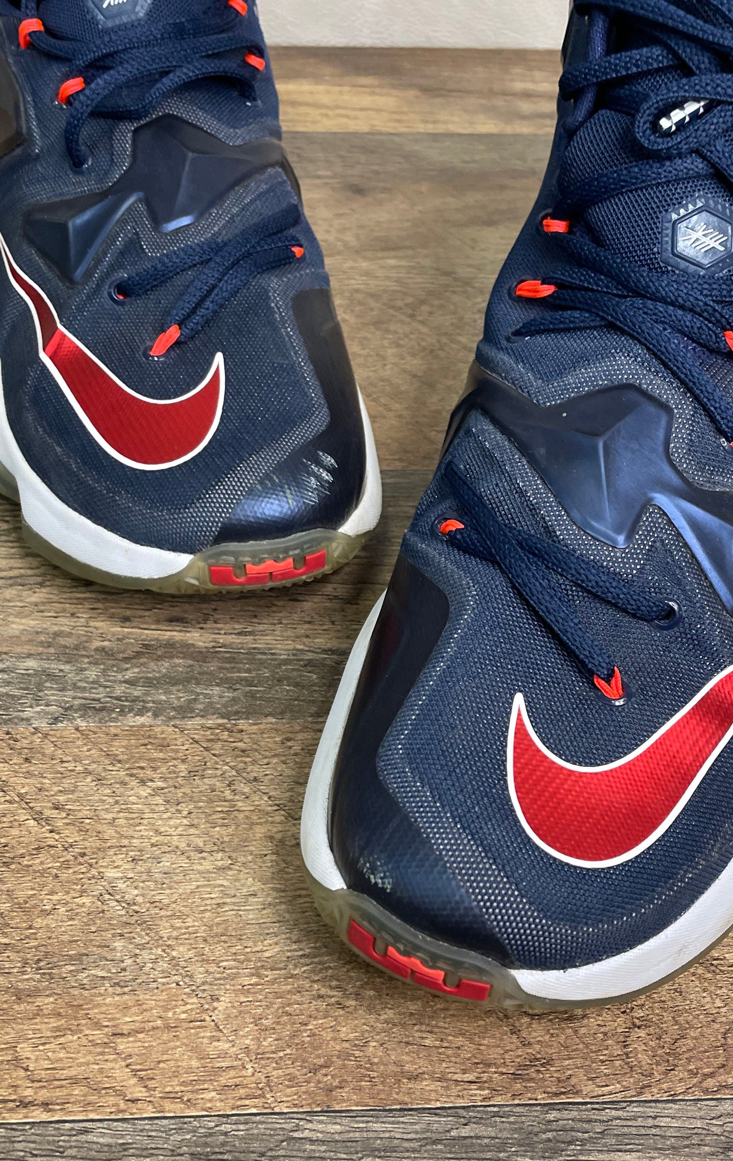 Nike LeBron XIII Midnight Navy University Red White Basketball Shoes Size 11 IOB