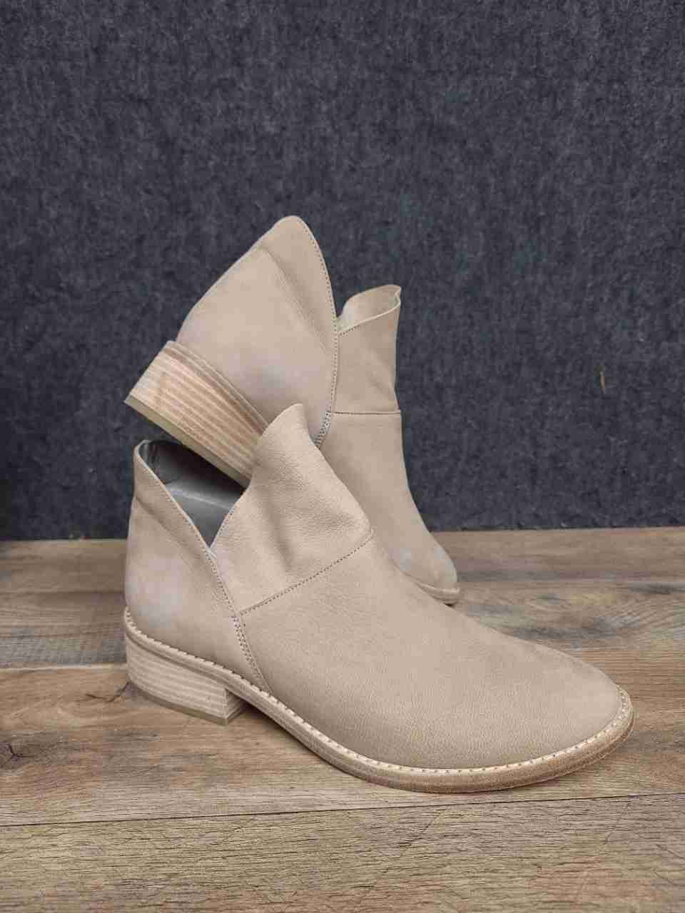 Eileen Fisher Leaf Barley Tumbled Nubuck Ankle Booties Women's Size 7.5