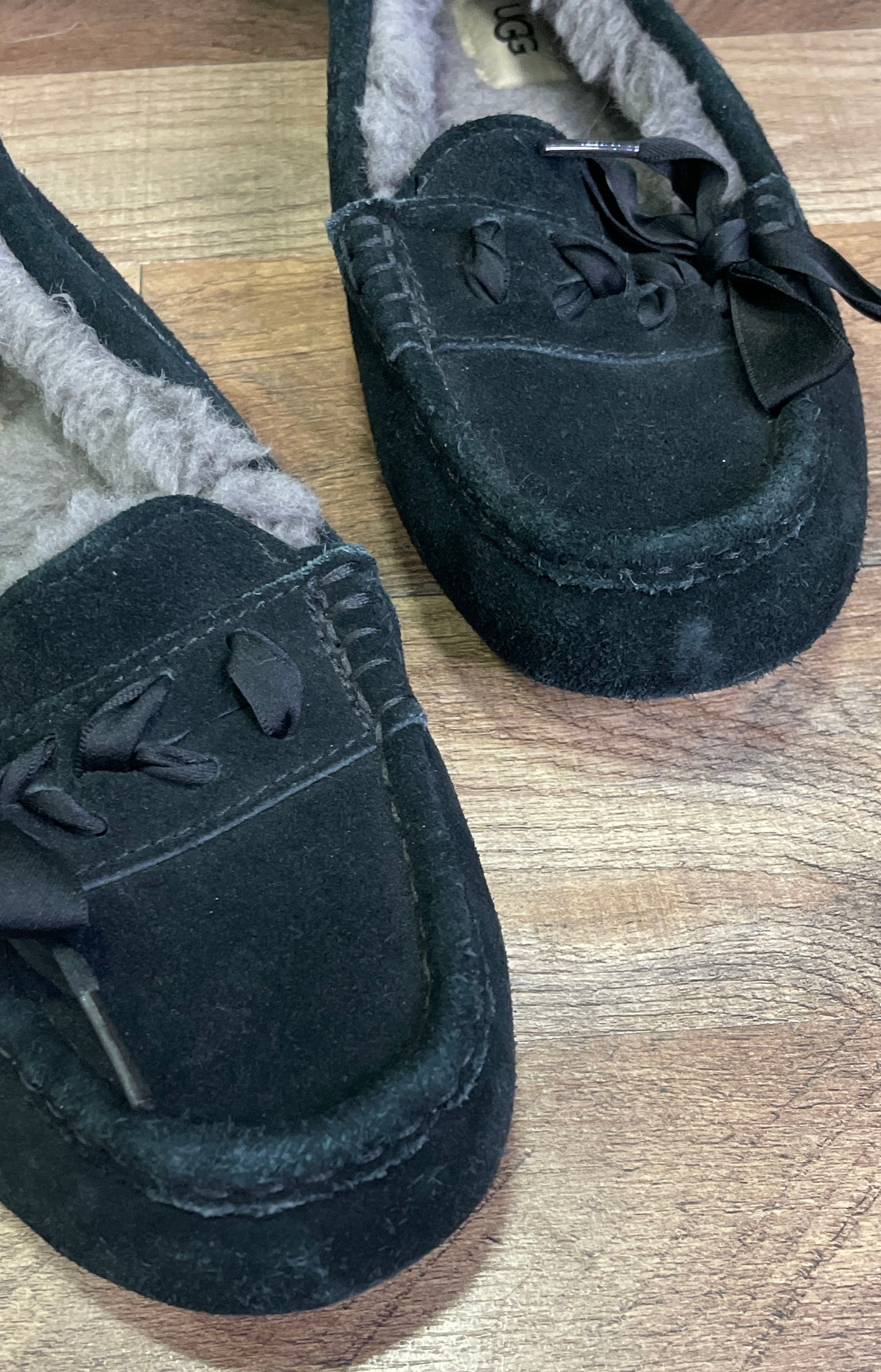 UGG Dakota Black Suede Wool Lined Moccasin Slippers Women's Size 9