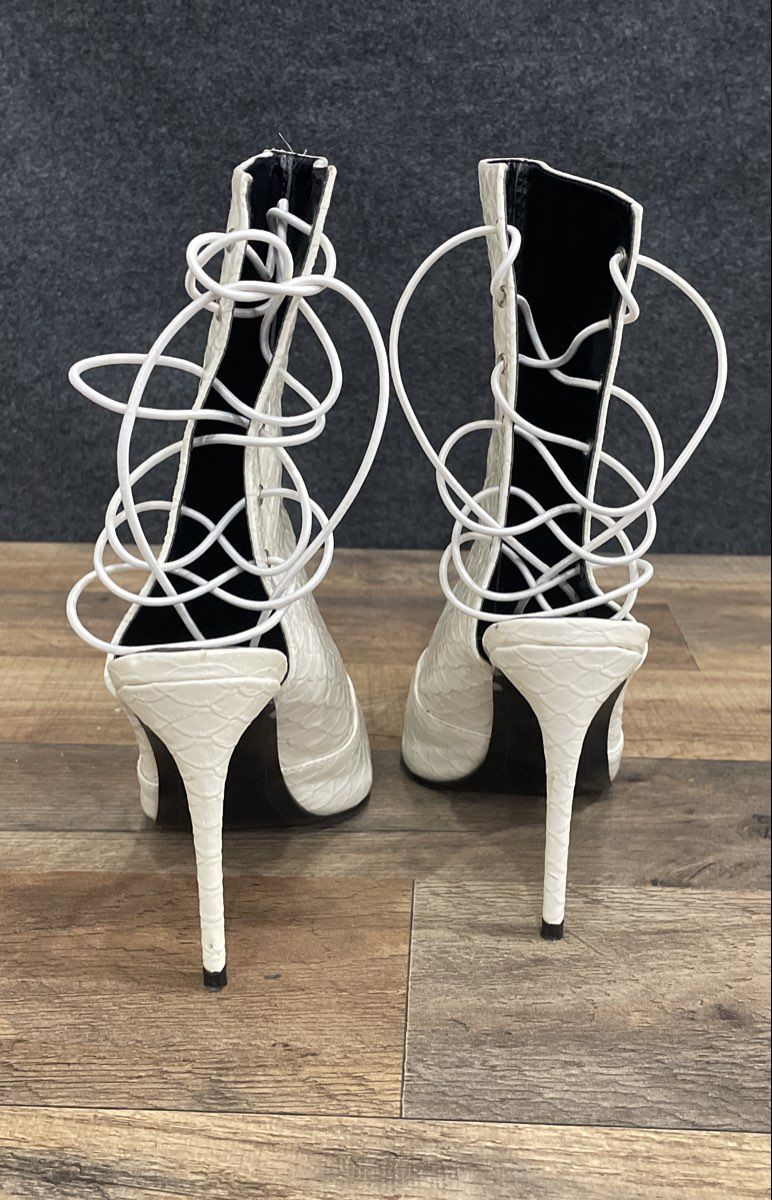 Fashion Nova White Scale Textured Lace-Up Back Pointed Toe Stiletto Boots Size 8