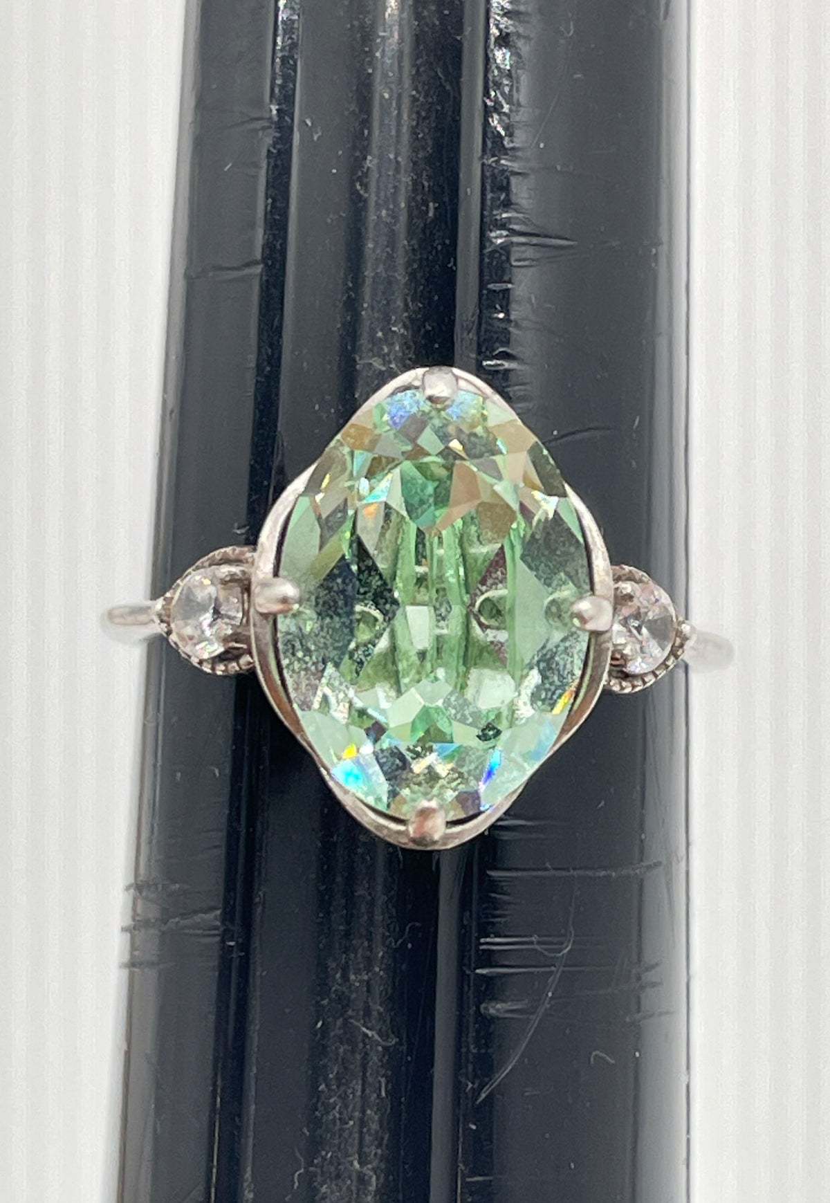 925 Sterling Silver Oval-Cut Green CZ W/ White Accent Stones Cocktail Ring 3.3g