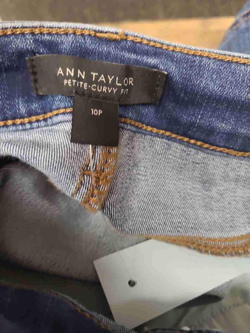Ann Taylor Women's Blue The Skinny Curvy Fit Mid Rise Raw Hem Jeans NWT Sz 10P