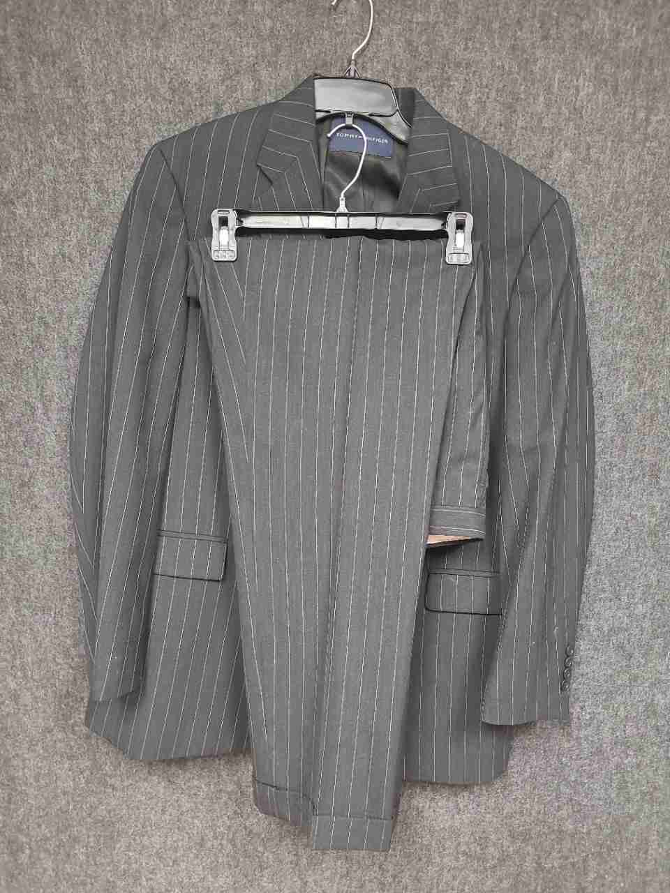 Tommy Hilfiger Men's Suit Charcoal Pinstripe 2-Button Cuffed 38x32