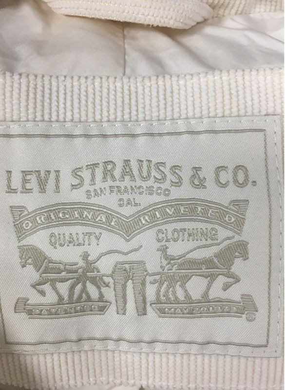 Levi's Women's Ivory Cream Funnel Neck Cropped Puffer Jacket Sz S