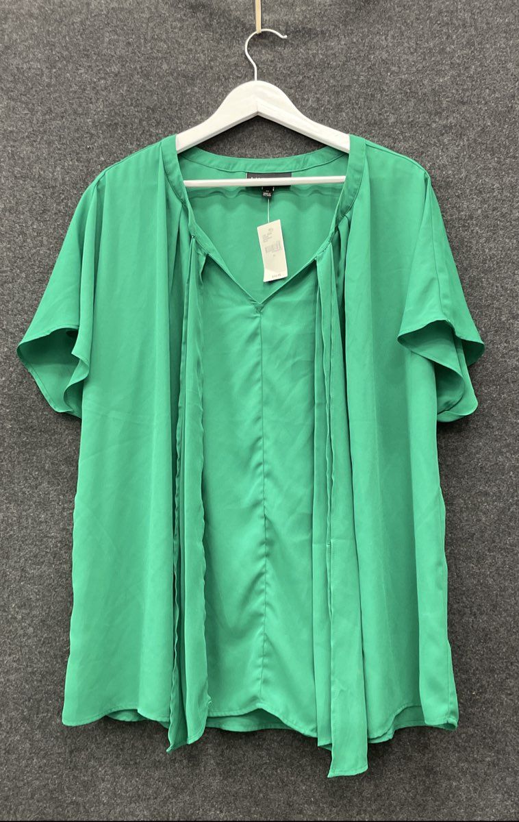 Lane Bryant Women's Green Sheer Short Sleeve Draped V-Neck Blouse NWT Plus Sz 22