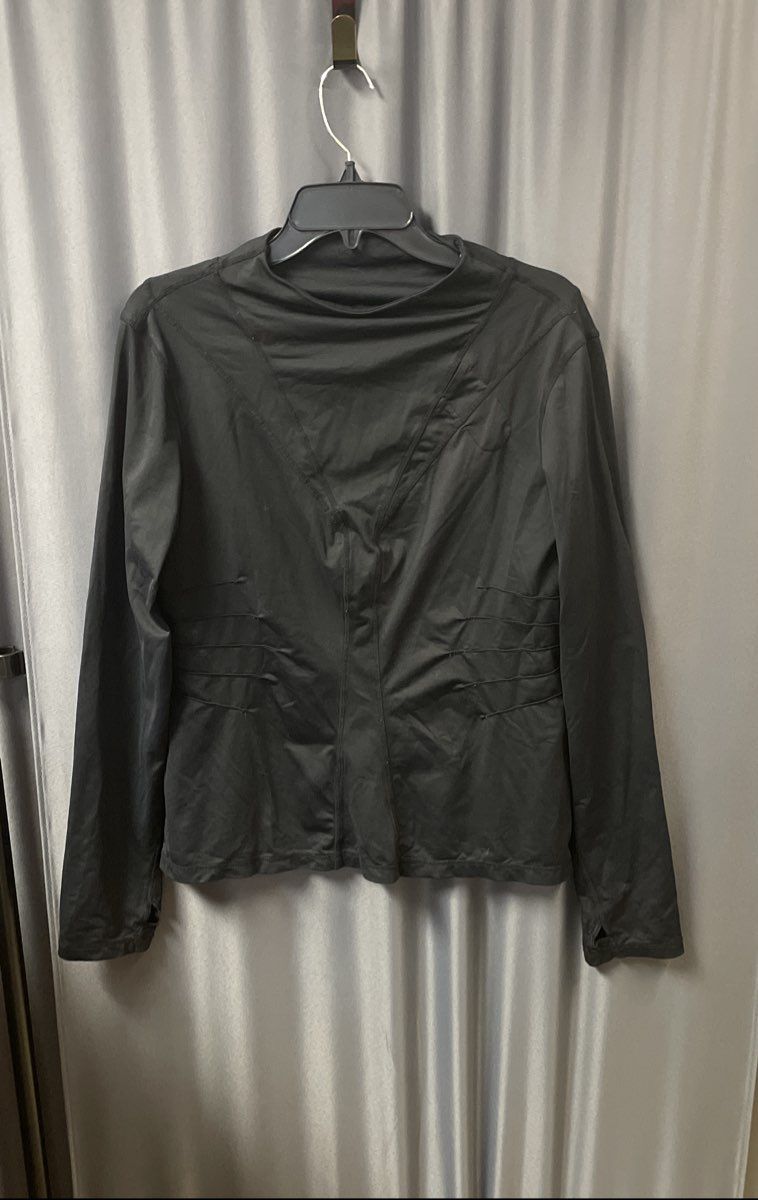 Lululemon Women's Black Long Sleeve Pintuck Athleisure Top Thumbholes Sz Large