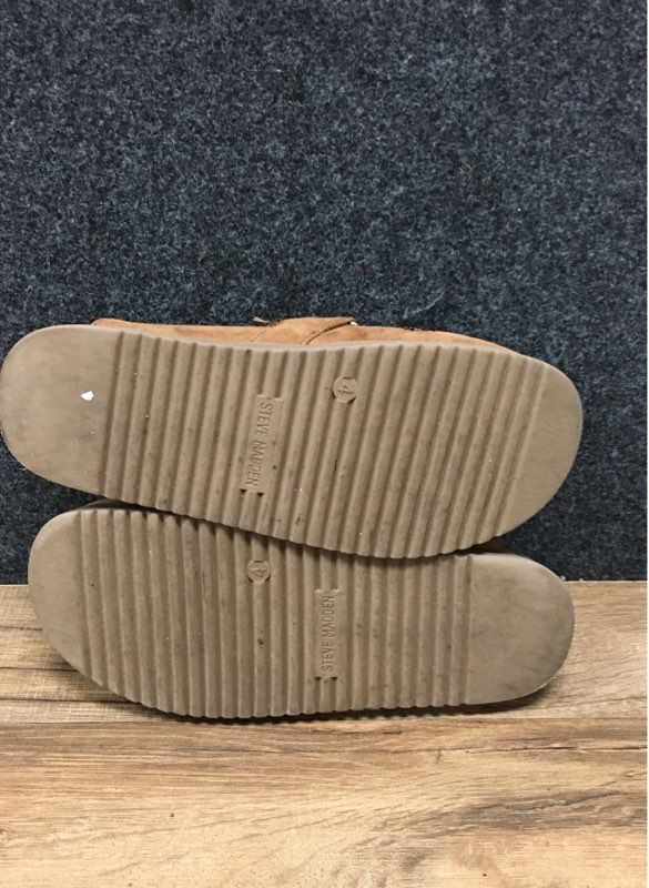 Steve Madden JPINE Tan Rhinestone Patch Faux Suede Clogs Mules Size 4