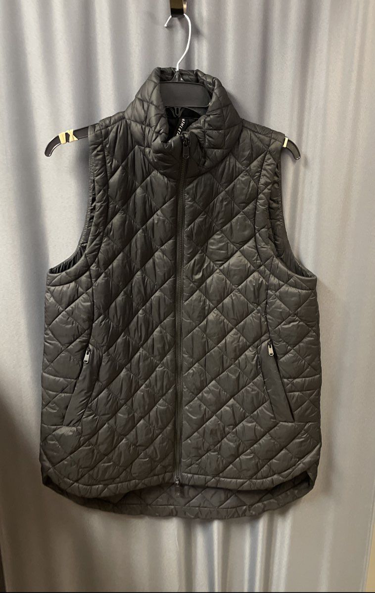 Athleta Women's Black Quilted Full Zip Puffer Vest Insulated Mock Neck Size M