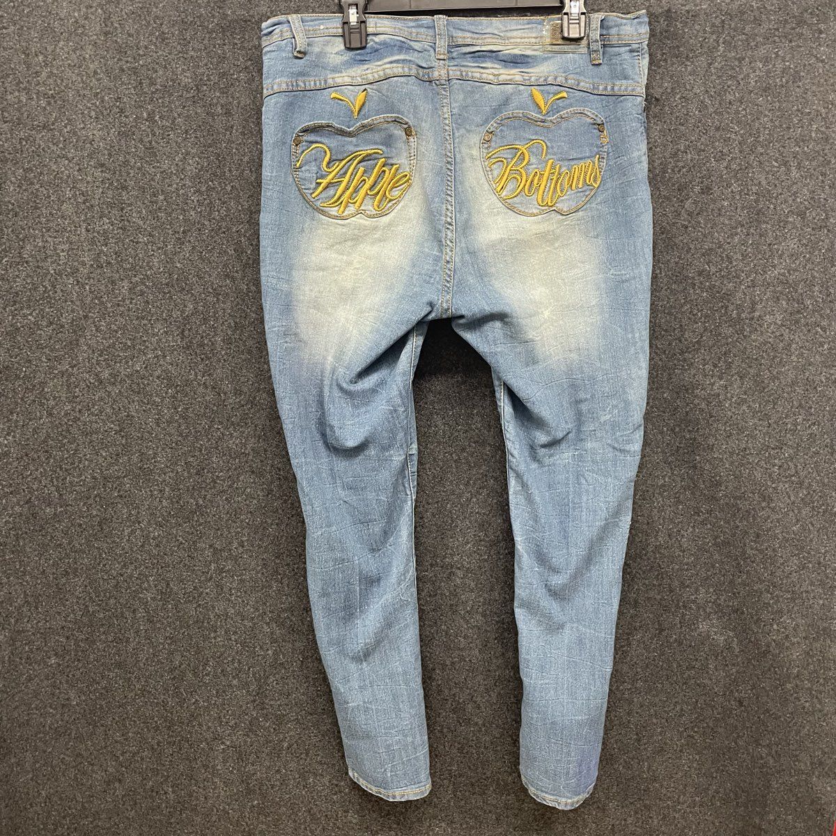 Vintage 2000s Apple Bottoms Women's Light Wash Embroidered Logo Jeans Sz 18