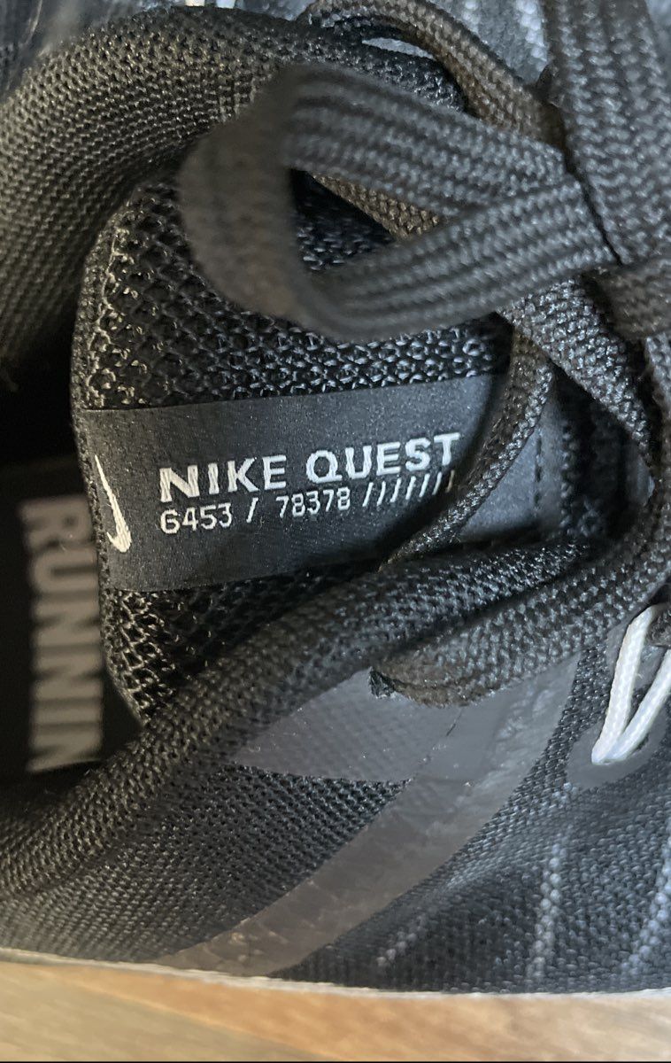 Nike Quest 4 Black Dark Smoke Grey White Running Shoes Women's Size 8.5
