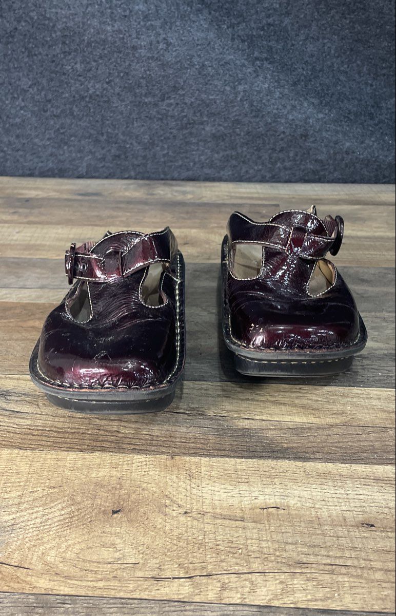 Alegria Paloma Burgundy Patent Leather T-Strap Mary Jane Clogs Women's Size 37
