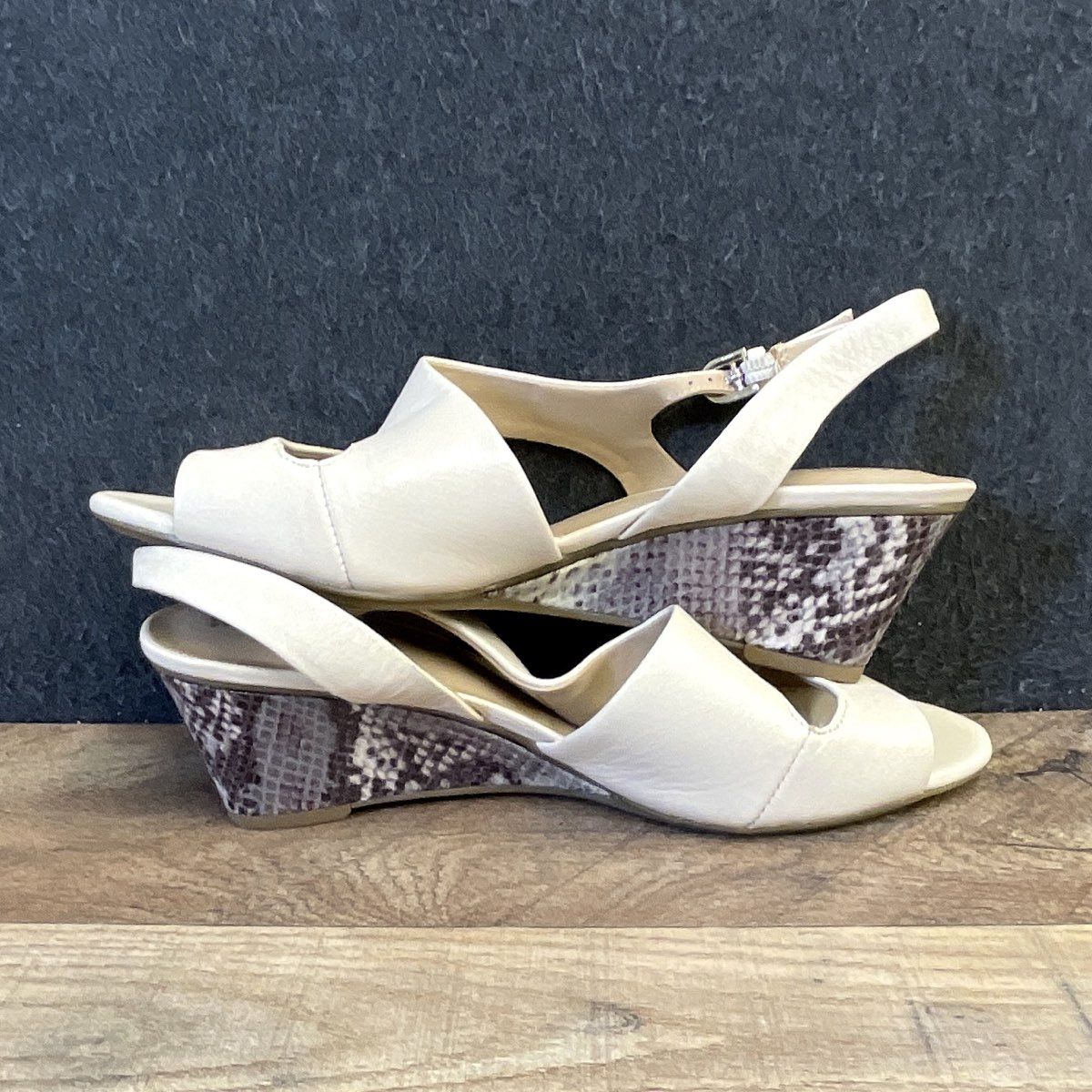 Naturalizer N5 Comfort Cream Leather Snakeskin Wedge Slingback Sandals Size 9