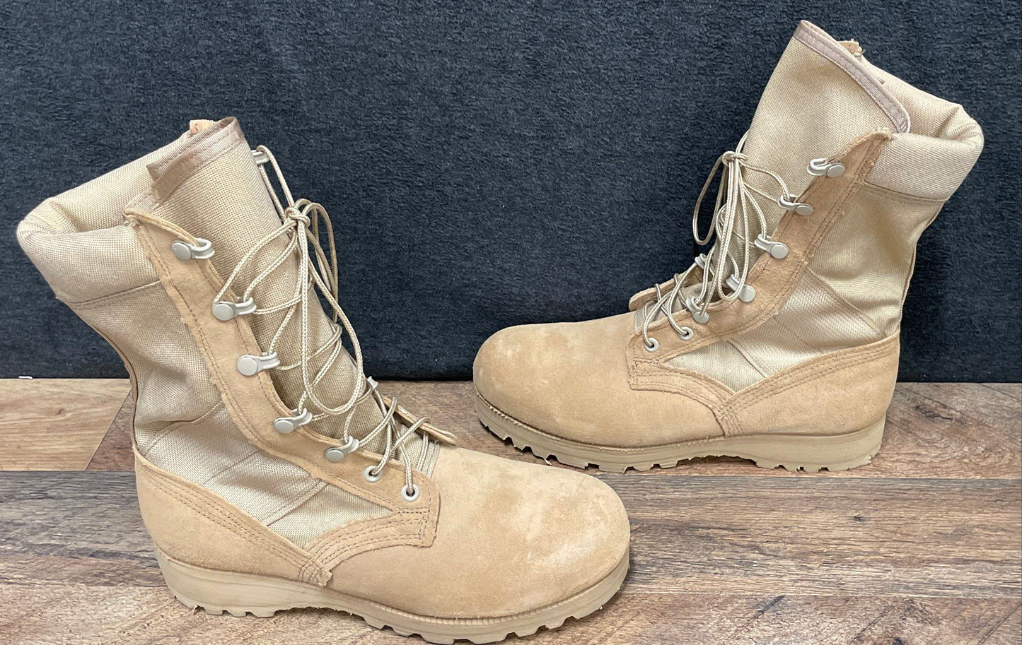 US Military Issue Vibram Sole Desert Tan Suede Combat Boots Men's Size 7 R