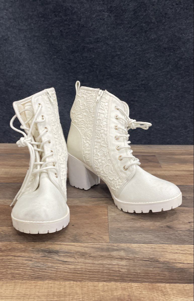 Report White Crochet Lace-Up Heeled Ankle Boots Women's Size 9