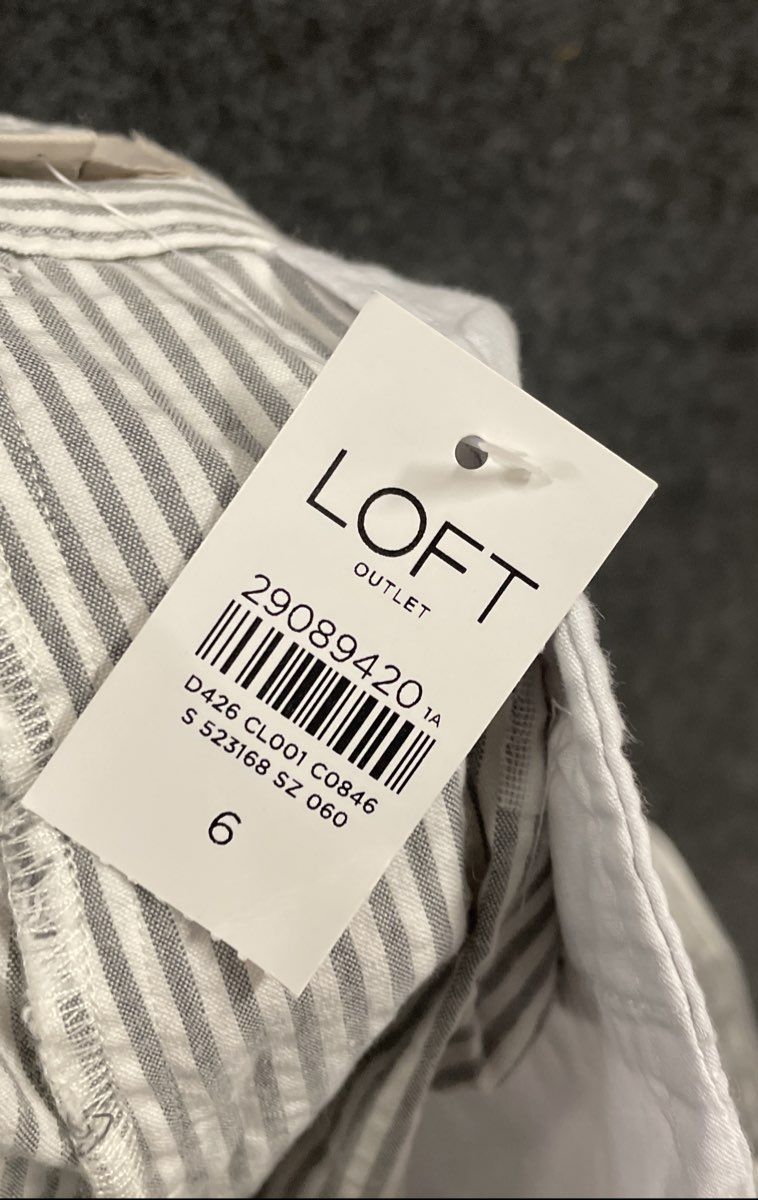 Loft Outlet Women's 6" Shorts Grey White Striped Seersucker NWT Sz 6
