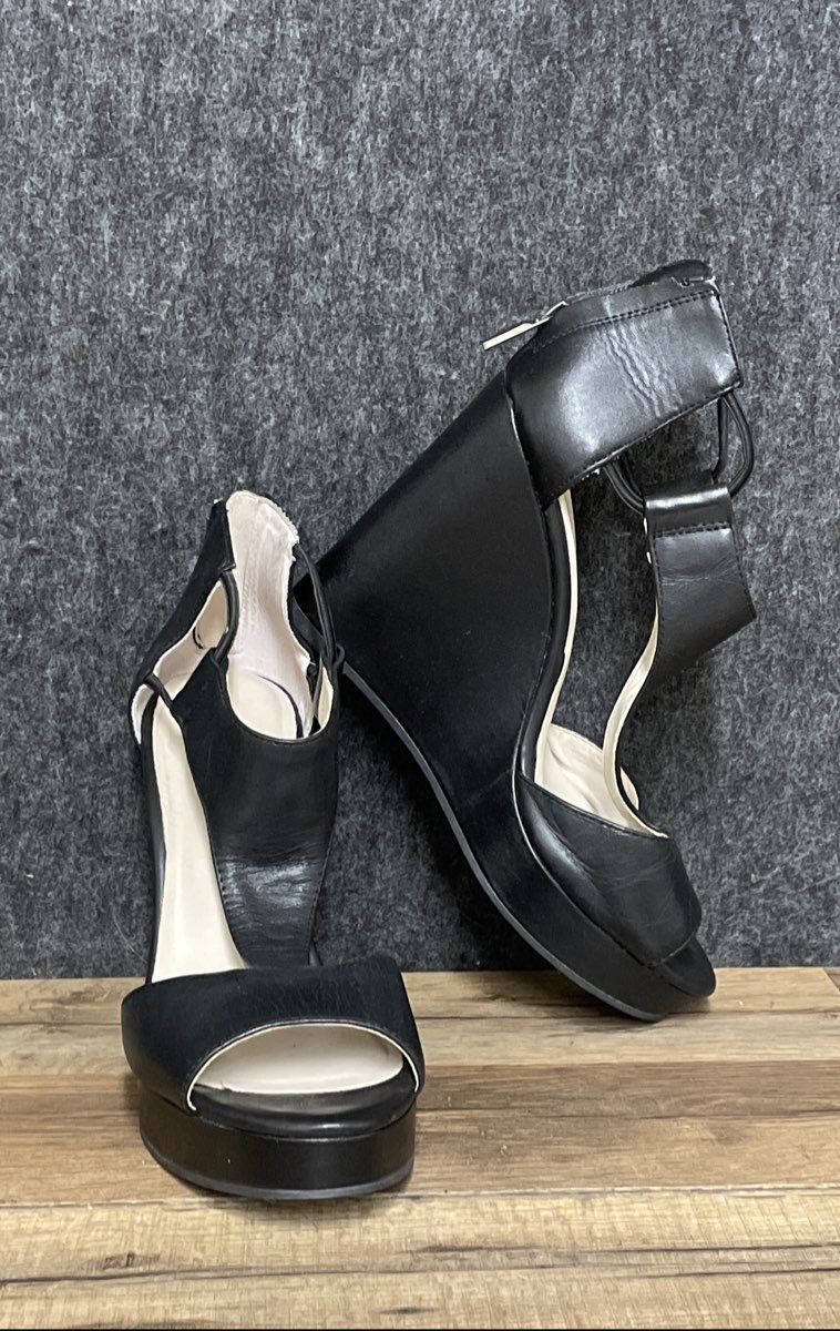 Kenneth Cole Hayley Black Leather T-Strap Platform Wedge Sandals Women's Size 9