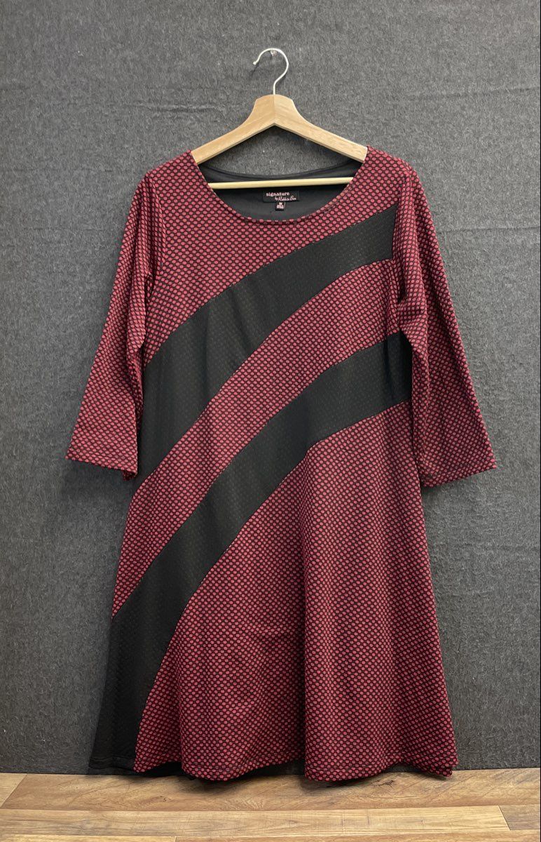 Signature by Robbie Bee Women's Red Black Textured Diagonal Stripe Dress Sz 1X