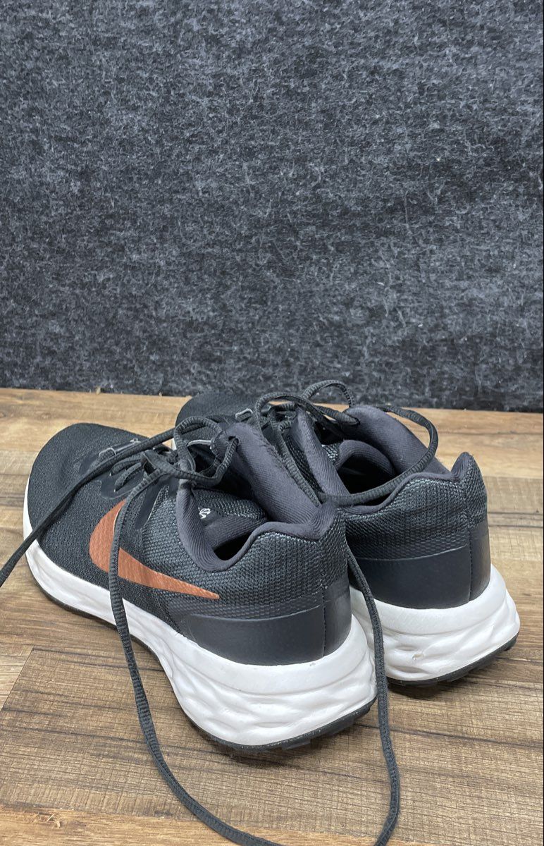 Nike Revolution 6 Next Nature Dark Smoke Grey Copper Women's Running Size 7.5