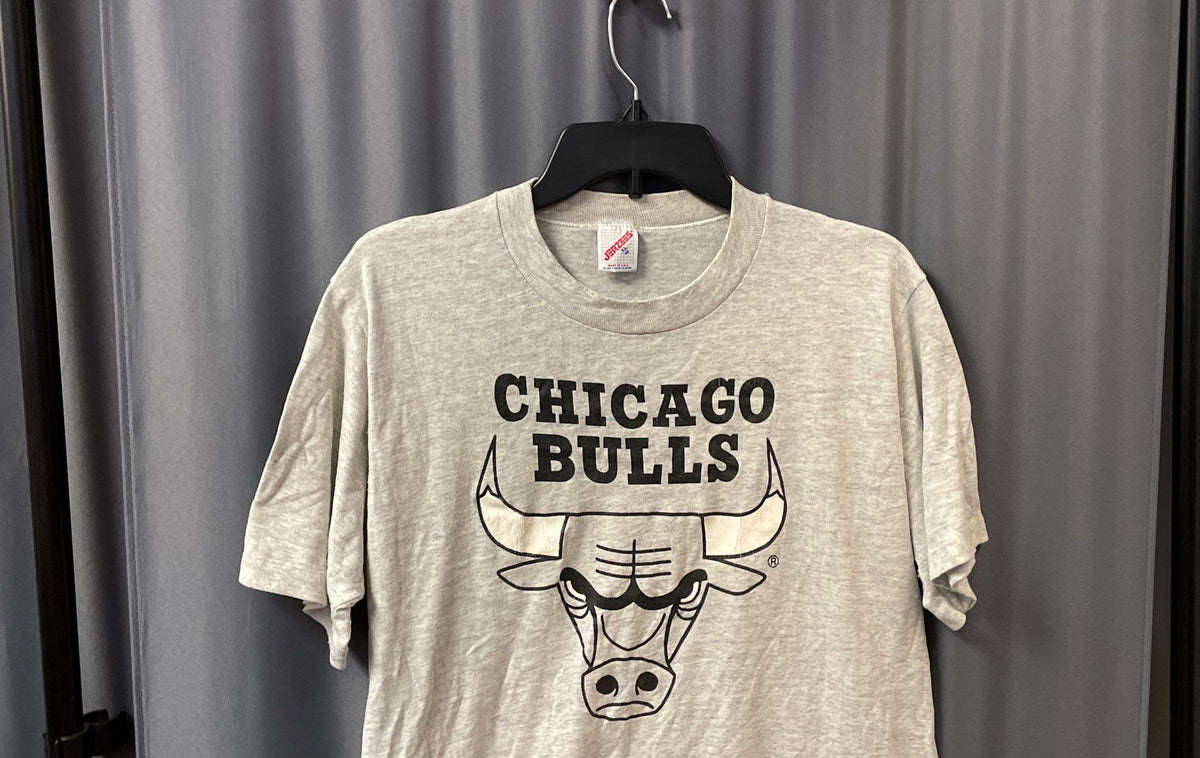 Vintage 90s Chicago Bulls NBA Logo T-Shirt Single Stitch Jerzees USA Sz XL
