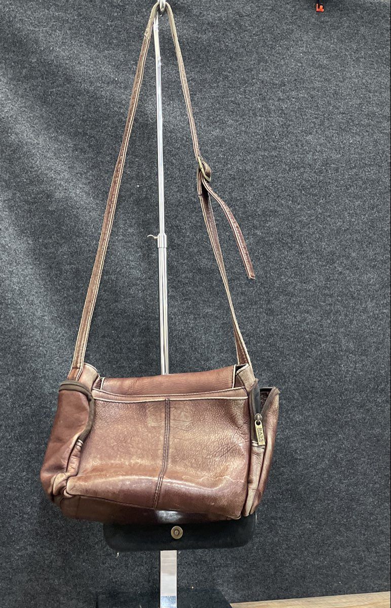 Bass Brown Leather Crossbody Messenger Bag Flap Multi-Pocket Vintage