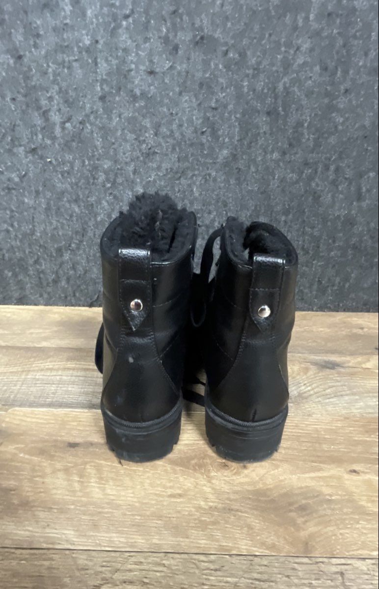 Nine West Black Faux Fur Lace Up Lug Sole Combat Hiker Ankle Boots Size 8M