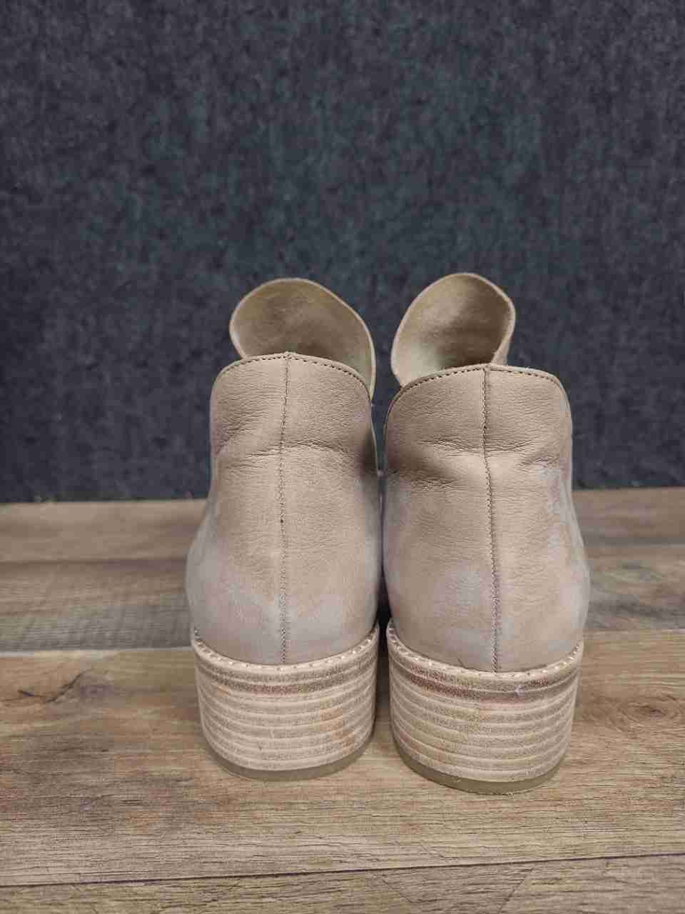 Eileen Fisher Leaf Barley Tumbled Nubuck Ankle Booties Women's Size 7.5