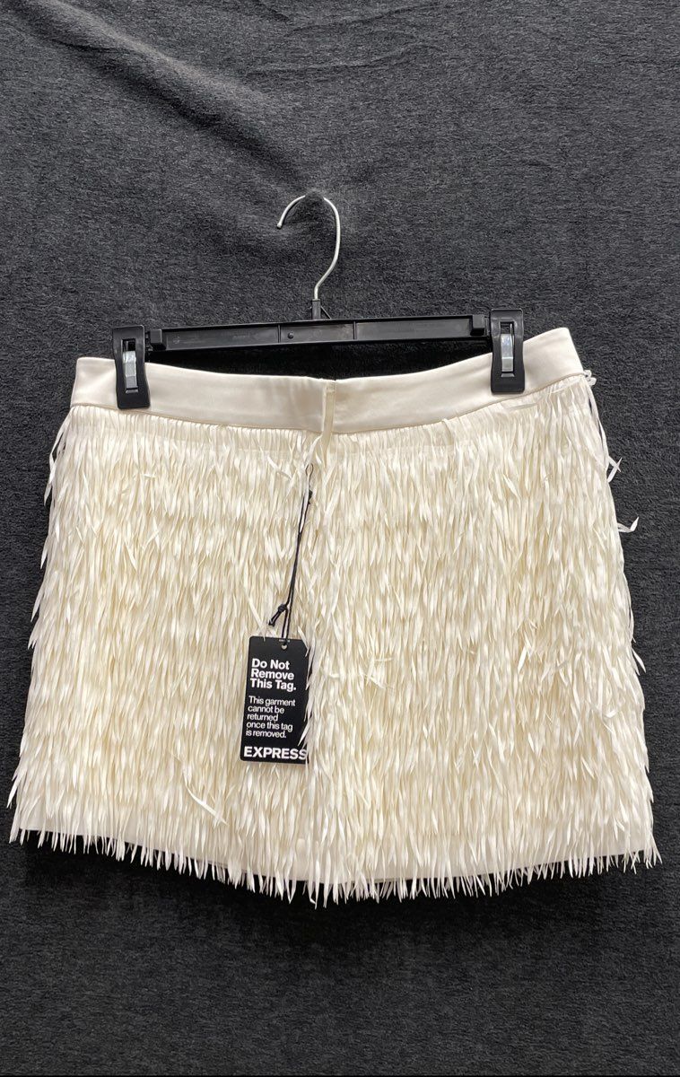 Express Women's White Fringe Textured Mini Skirt Size 4 NWT