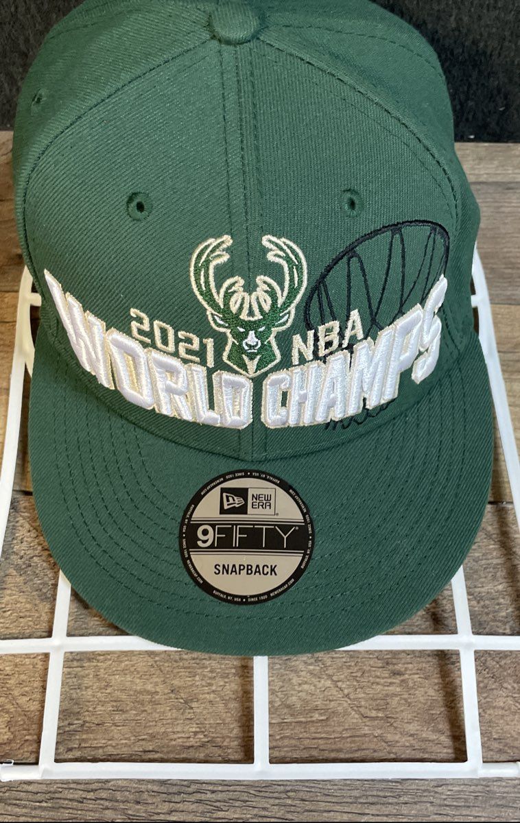 New Era Milwaukee Bucks 2021 NBA World Champs 9FIFTY Snapback Hat Green NWT