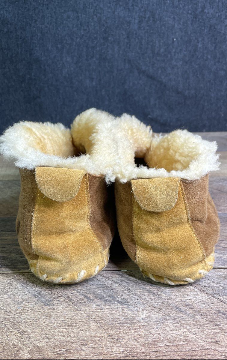 L.L. Bean Wicked Good Shearling Tan Suede Moccasin Slippers Men's Size 9