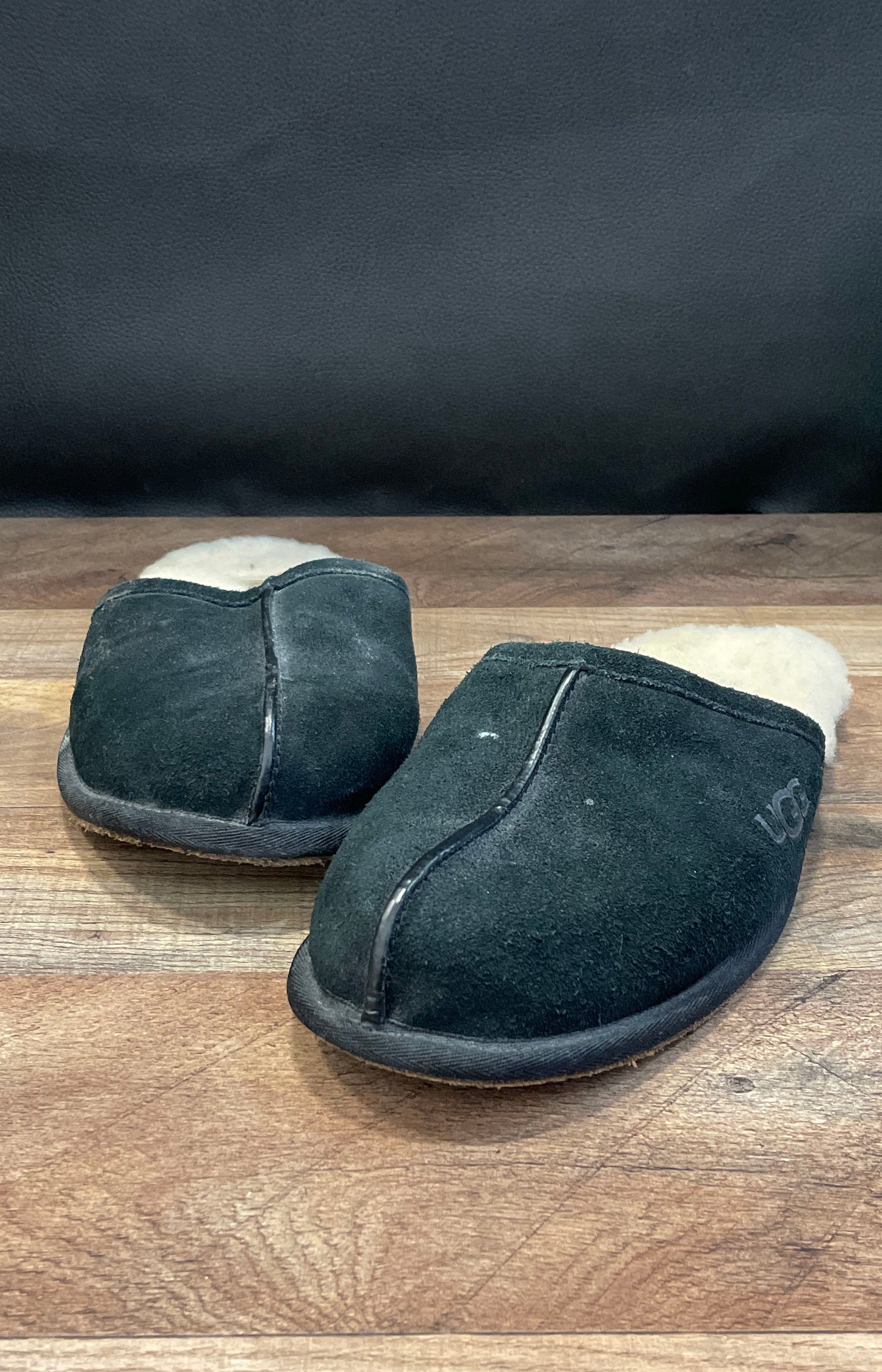 UGG Scuff Black Suede Sheepskin Lined House Slippers Men's Size 11