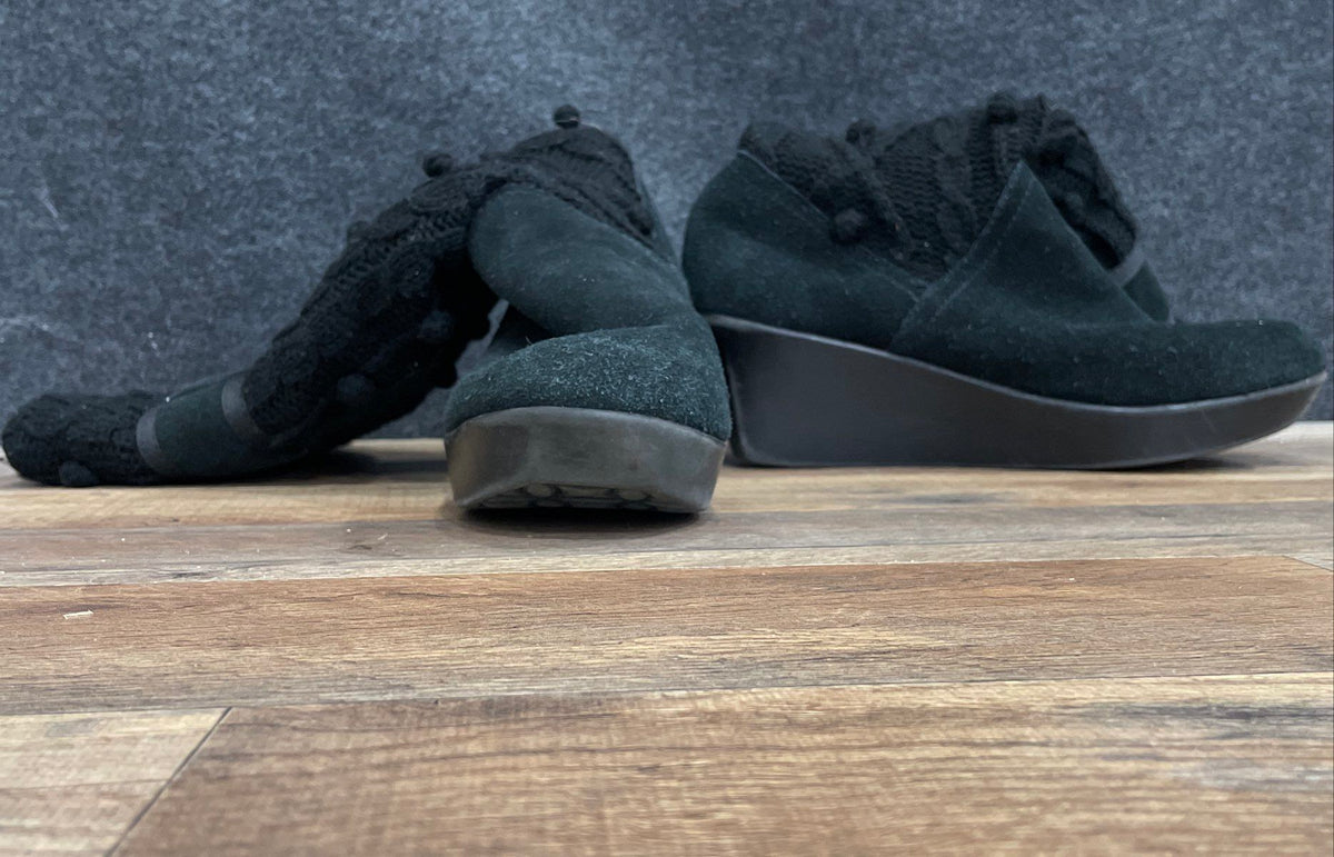 Report Women's Black Suede Cable Knit Wedge Ankle Boots Size 9