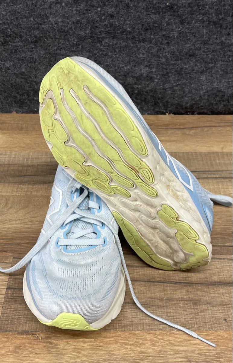 New Balance Fresh Foam 680v8 Light Blue White Running Shoes Women's Size 8.5
