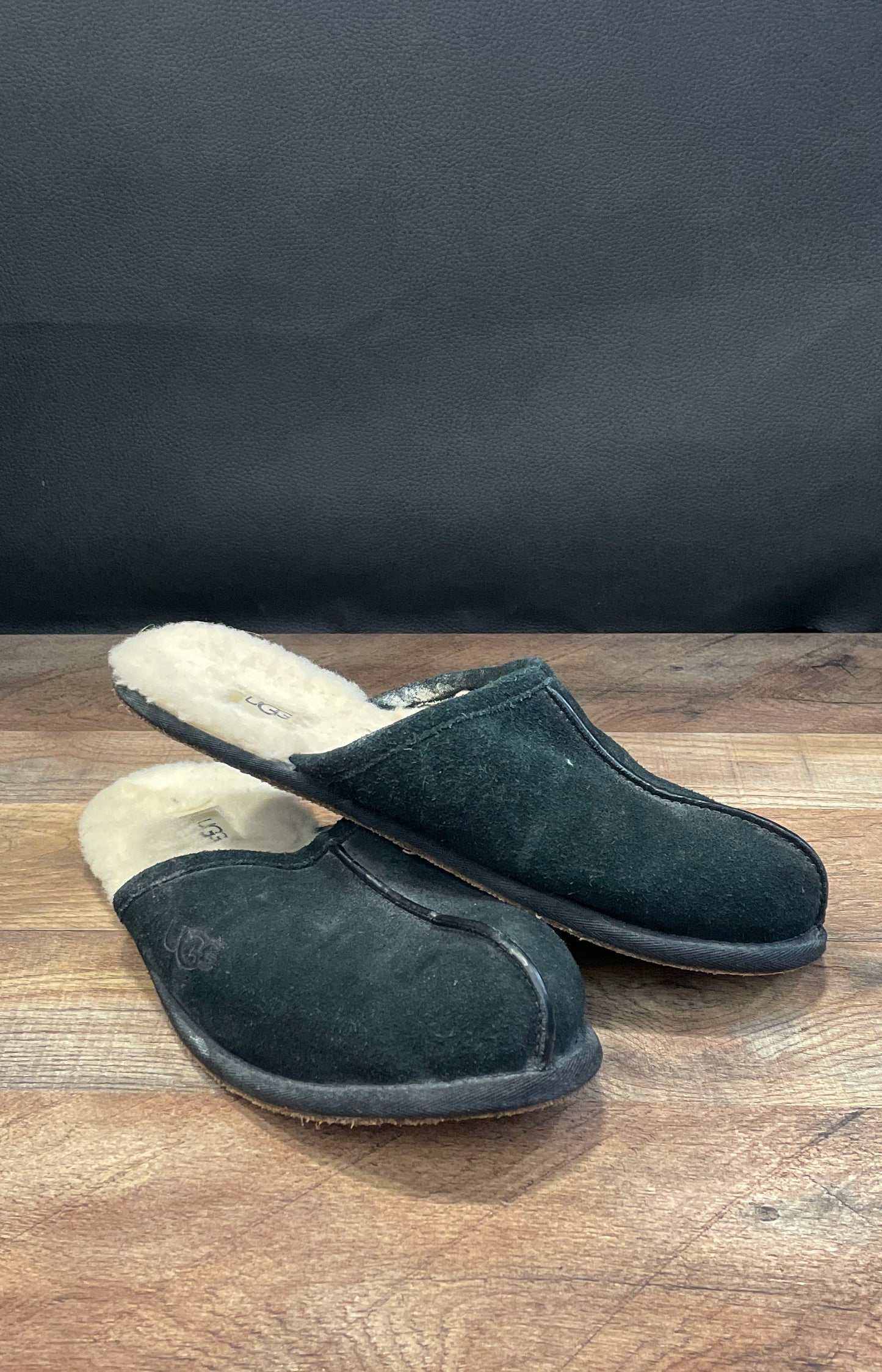 UGG Scuff Black Suede Sheepskin Lined House Slippers Men's Size 11