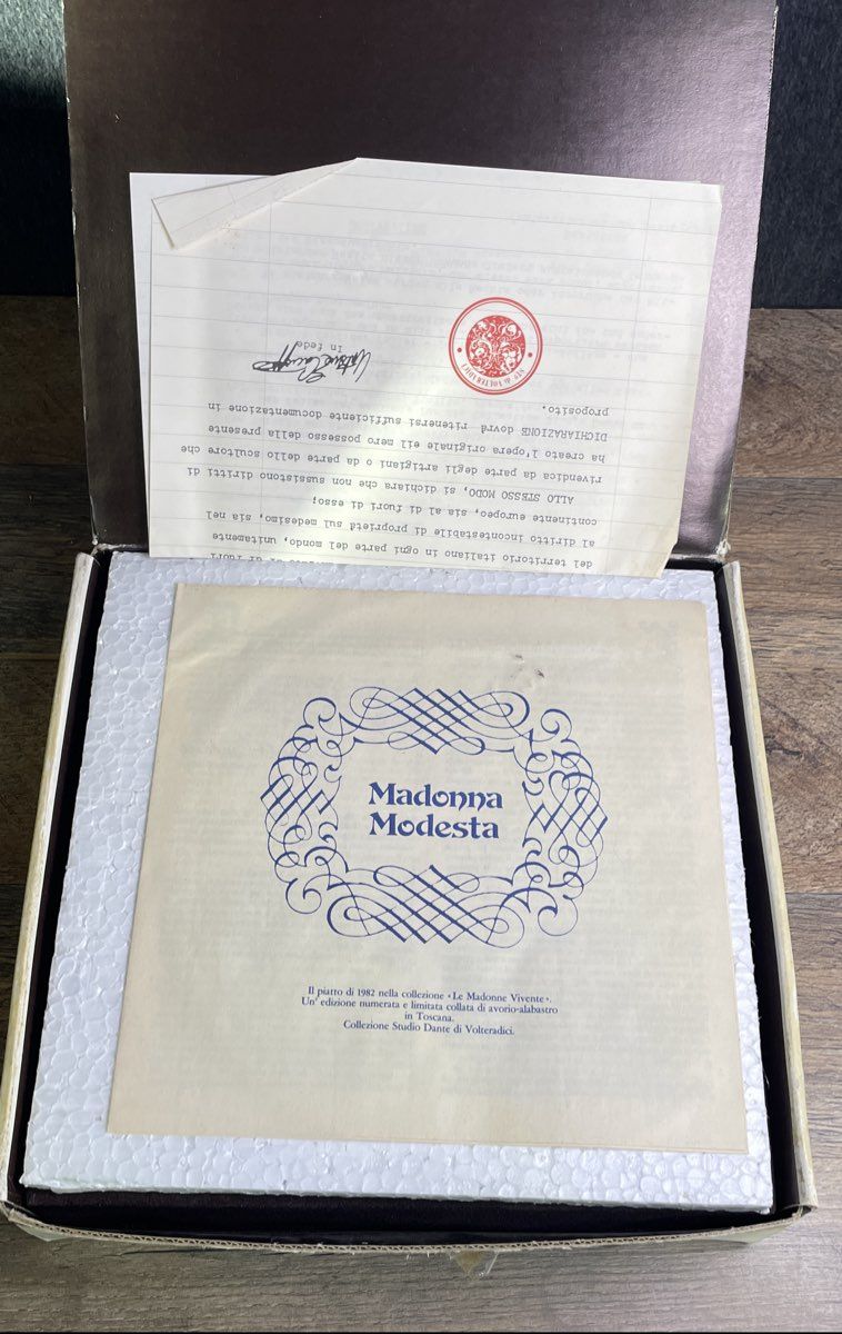 Di Volteradici Madonna Modesta 1982 Collector Plate Bradex 38-V90-2.5 IOB