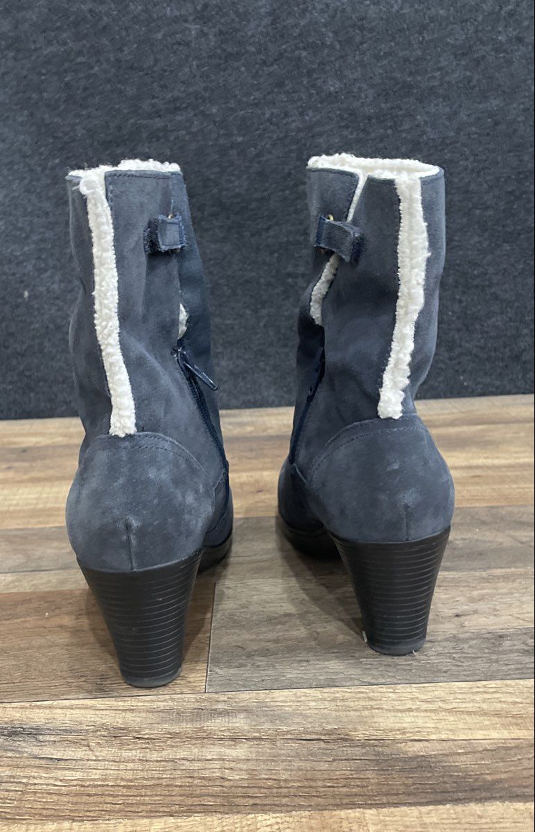 Clarks Navy Blue Suede Faux Fur Lined Block Heel Ankle Boots Women's Size 8M
