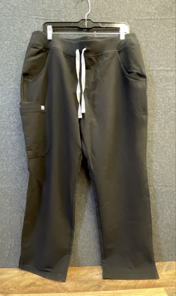 Figs Women's Black Technical Collection Drawstring Scrub Cargo Pants NWT Sz XL/P