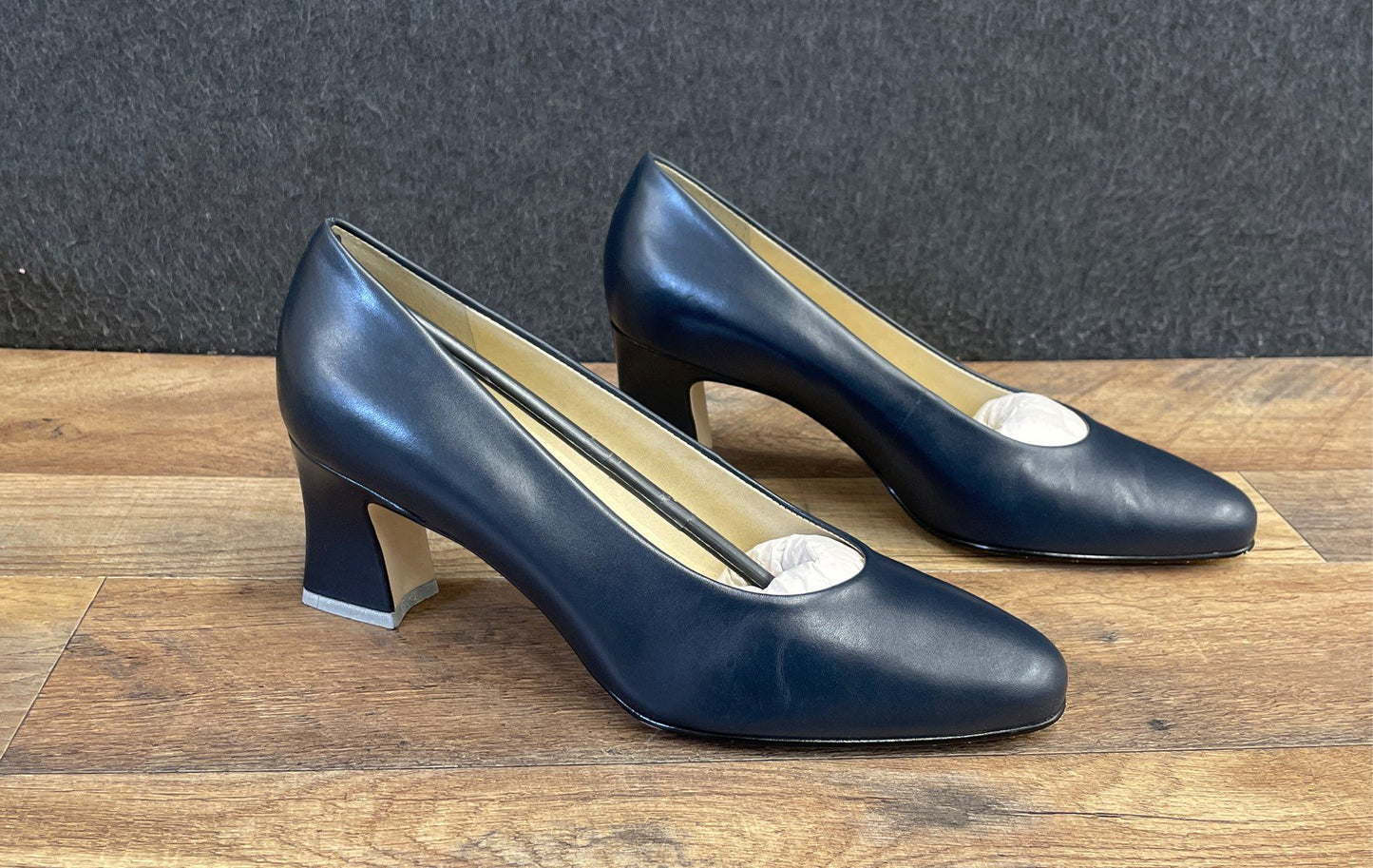 G.H. Bass & Co Elsie Navy Leather Block Heel Pumps Women's Size 8 NWB