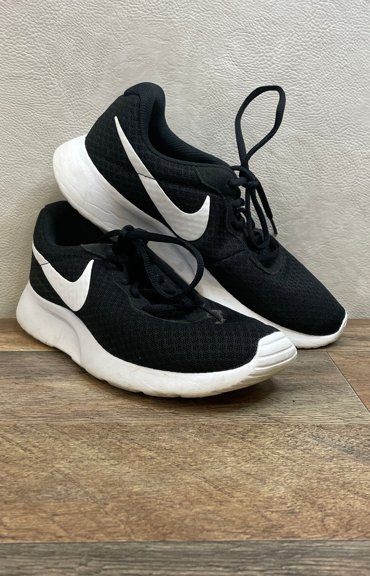 Nike Tanjun Black White Women's Sneakers Lifestyle Running Shoes Size 7