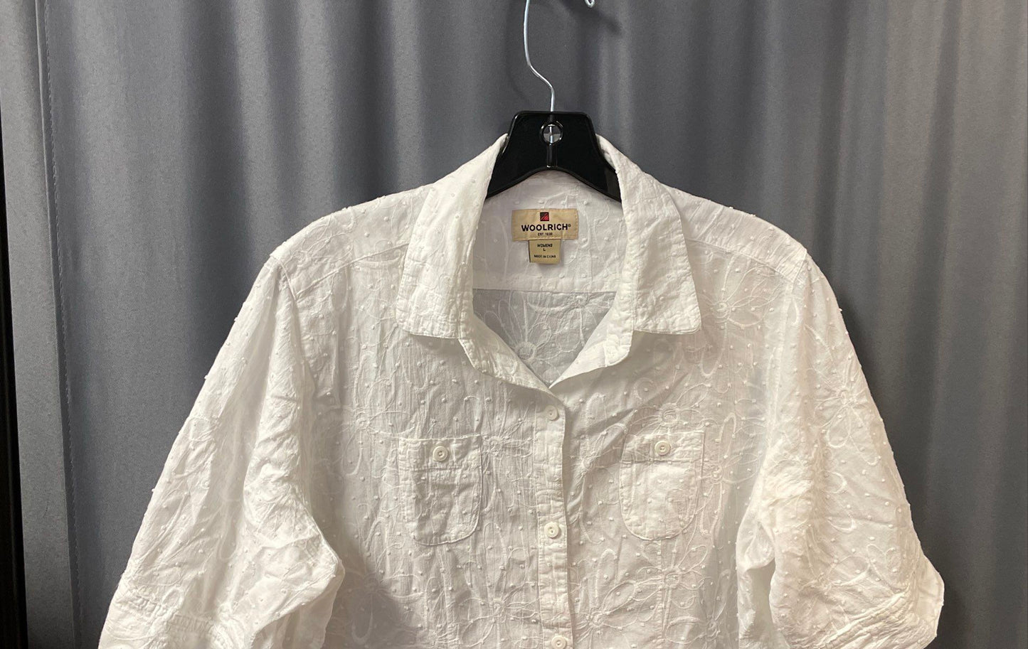 Woolrich Women's White Floral Embroidered Swiss Dot Short Sleeve Shirt Sz L