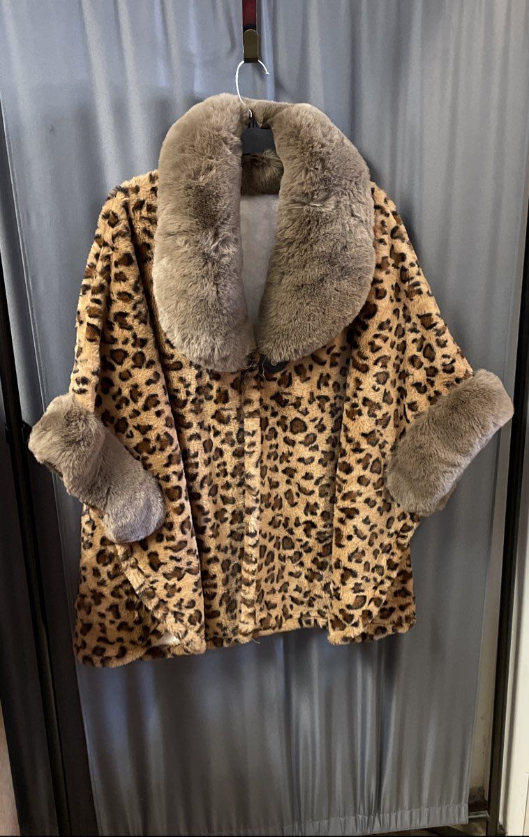 Women's Leopard Print Faux Fur Trim Cape Coat Oversized Poncho One Size NWOT