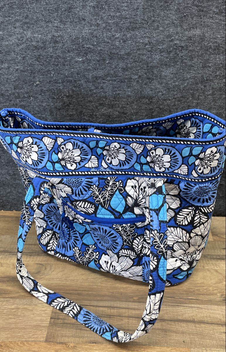 Vera Bradley Blue Multi 2010s Blue Bayou Large Quilted Vera Tote Bag Handbag