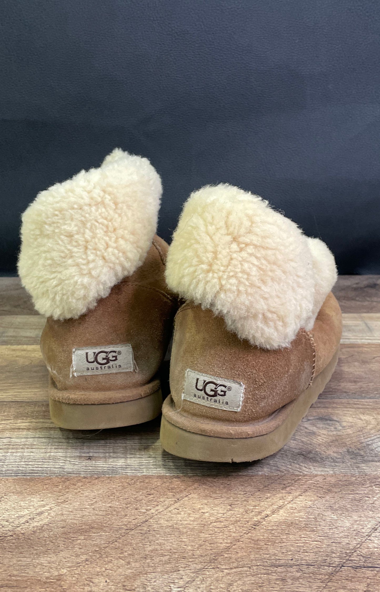 UGG Bailey Button 5803 Chestnut Sheepskin Suede Boots Women's Size 9