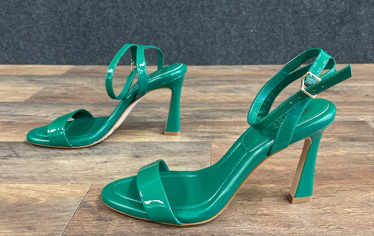 Vince Camuto Penelopy Emerald City Green Ankle Strap Heeled Sandals Size 9